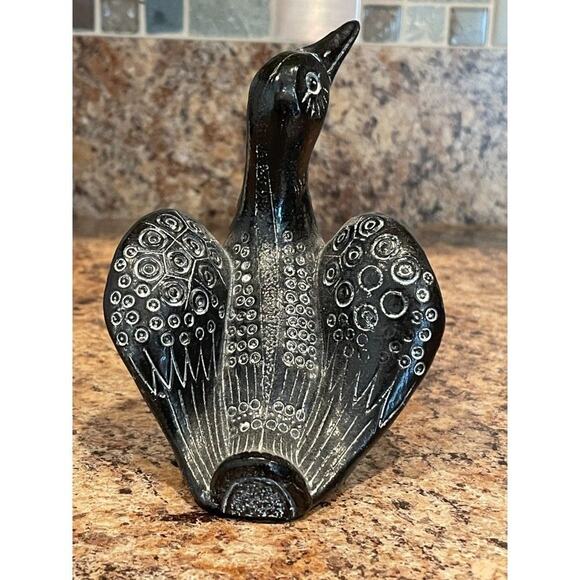 Aardvark soapstone bird sculpture - hand carved - Aardik Collection - Canadaart - Picture 2 of 4